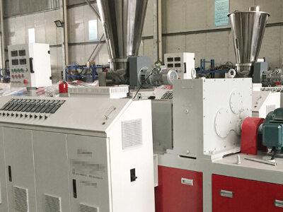 Plastic machinery